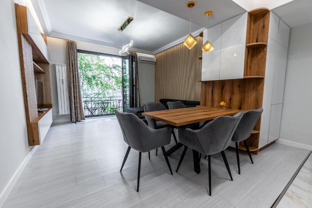 Vitoshka Luxury 2-BR Retreat