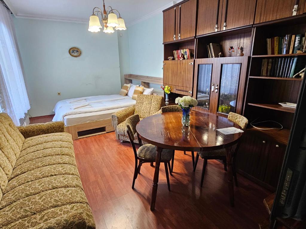 Affordable 3BR near Center
